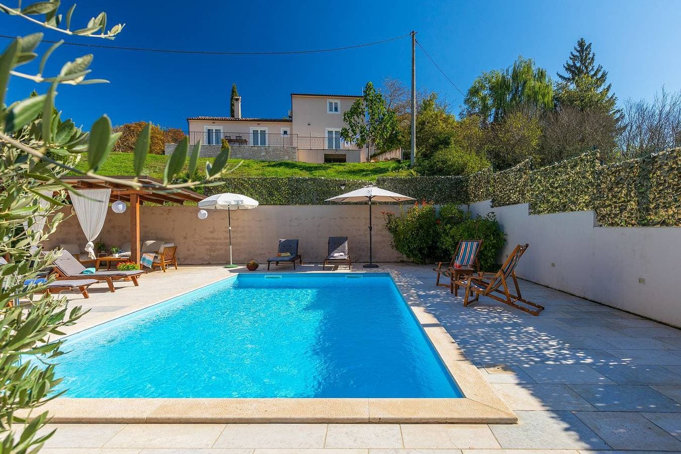 Traumhafte Finca mit Tischtennis, Spielplatz, Basketballplatz, Privatpool, Outdoor-Kueche 1