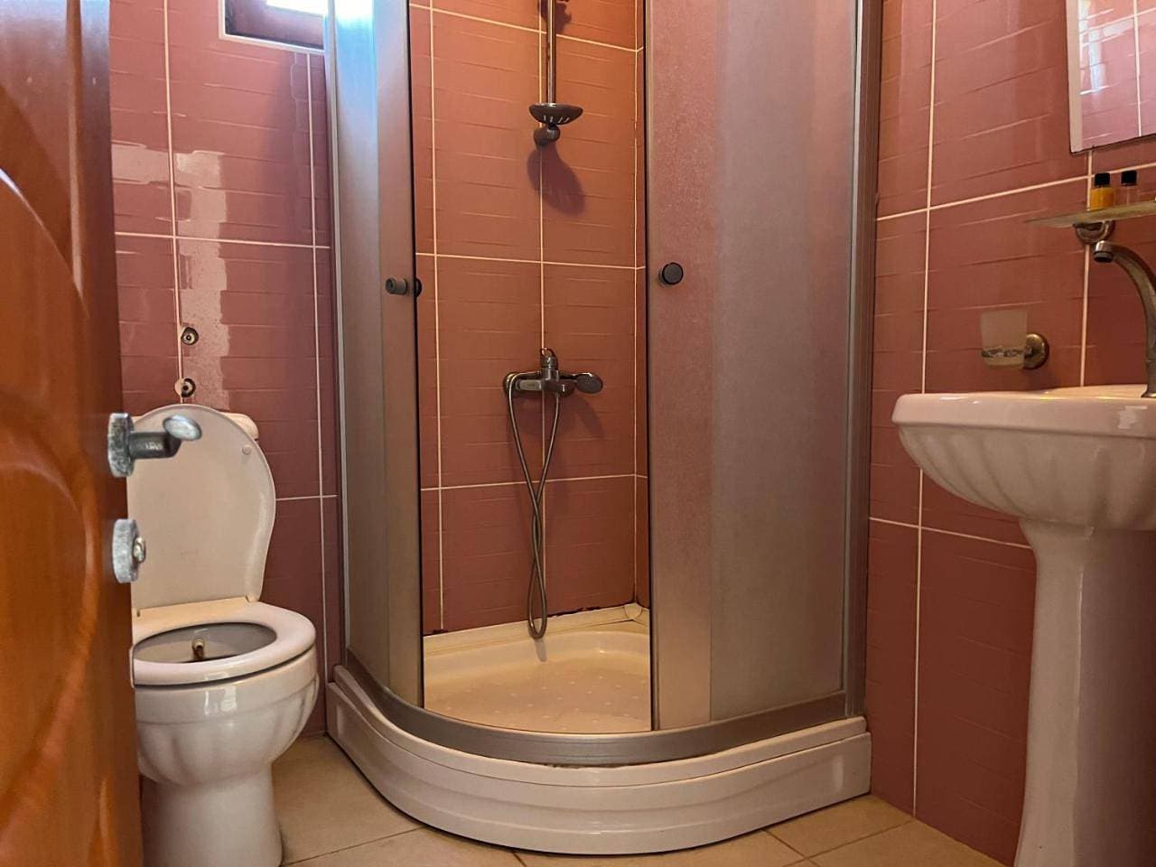 Foto 9 von 14: Double Room with Private Bathroom