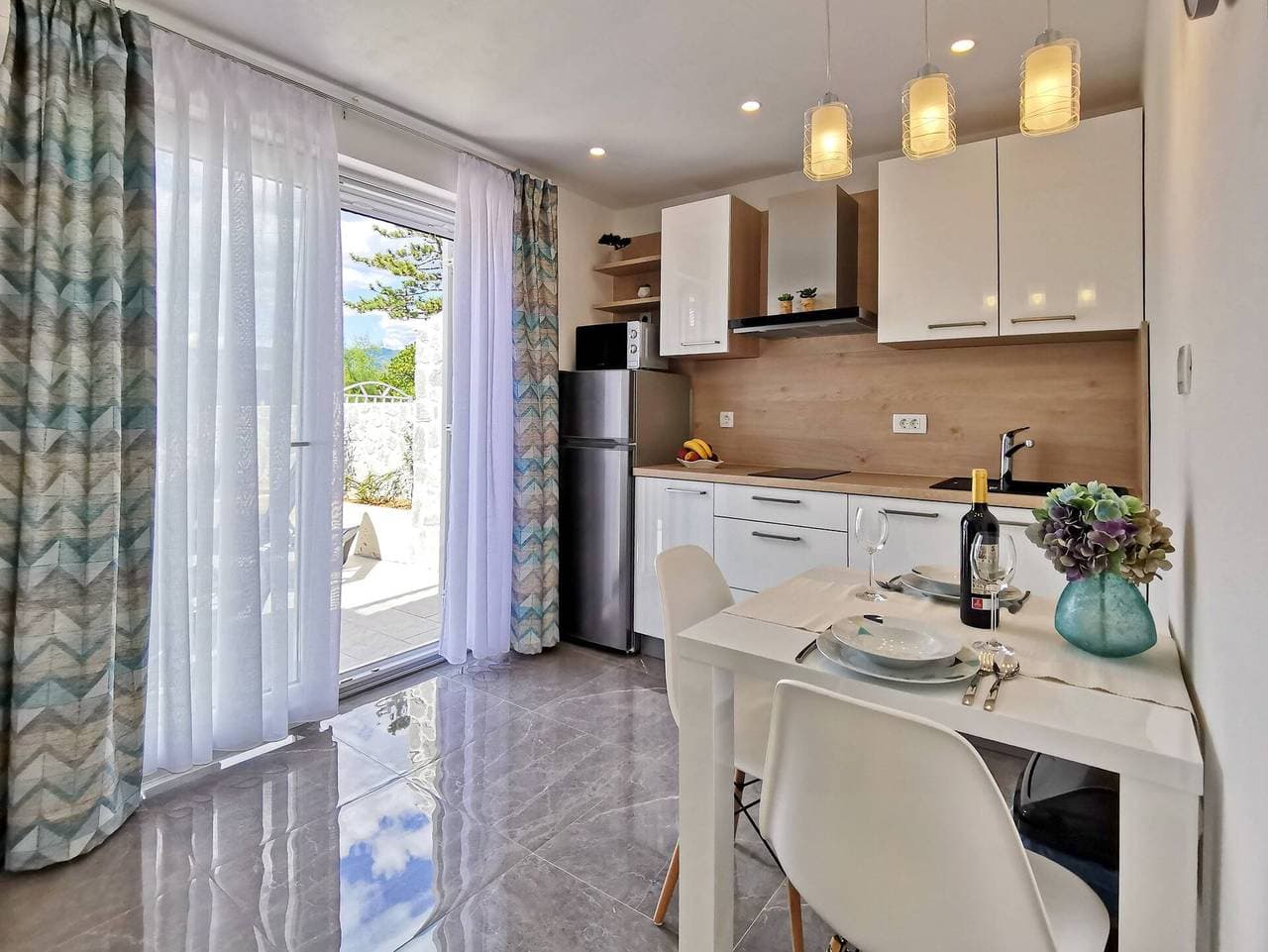 Foto 5 von 24: Studio-Apartment More - direkt am Meer, Meerblick, Terrasse, Waschraum, Grill