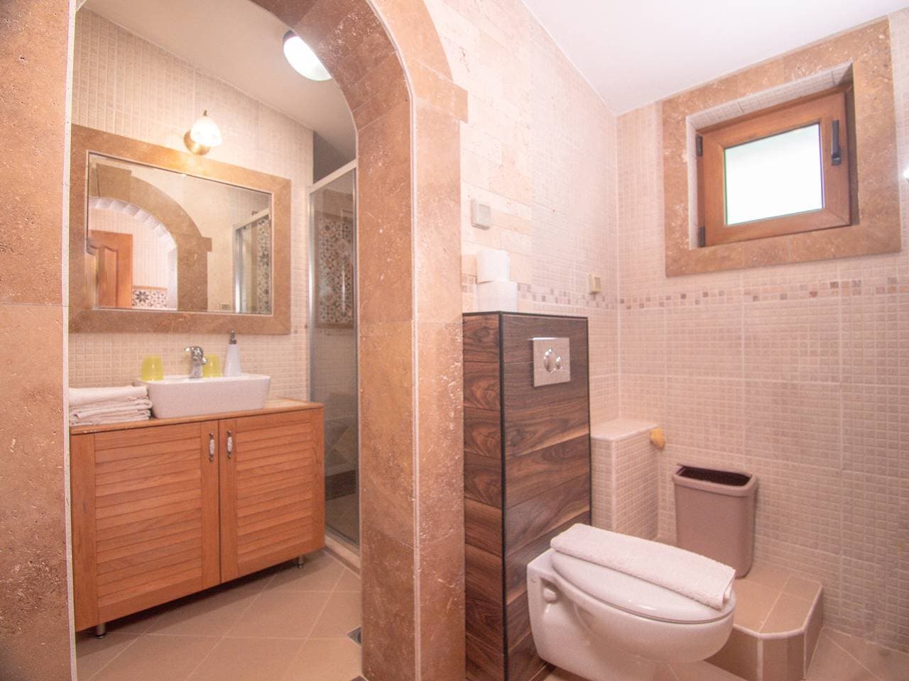Foto 7 von 24: Levantin Inn half, 1 Apt N15, Sveti Stefan, Montenegro
