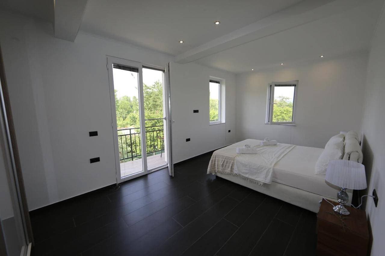 Foto 12 von 45: Apartment with Lake View