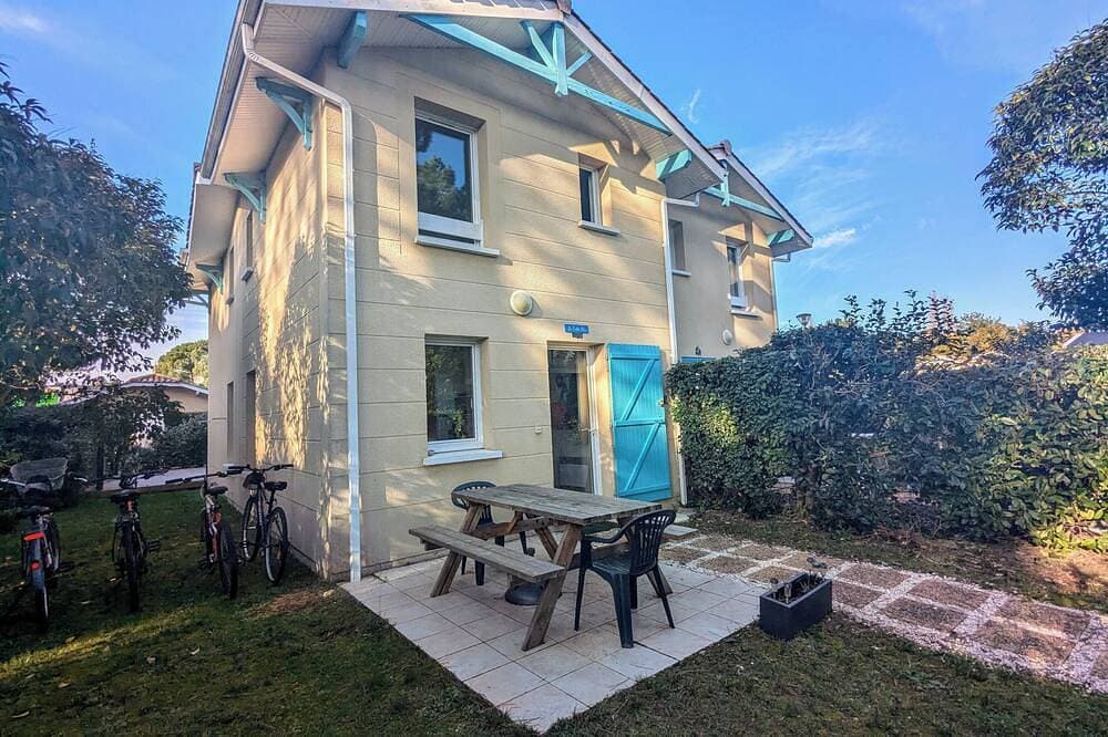 Le Volet Bleu—close to the beaches—shared pool + 4 bikes. 1