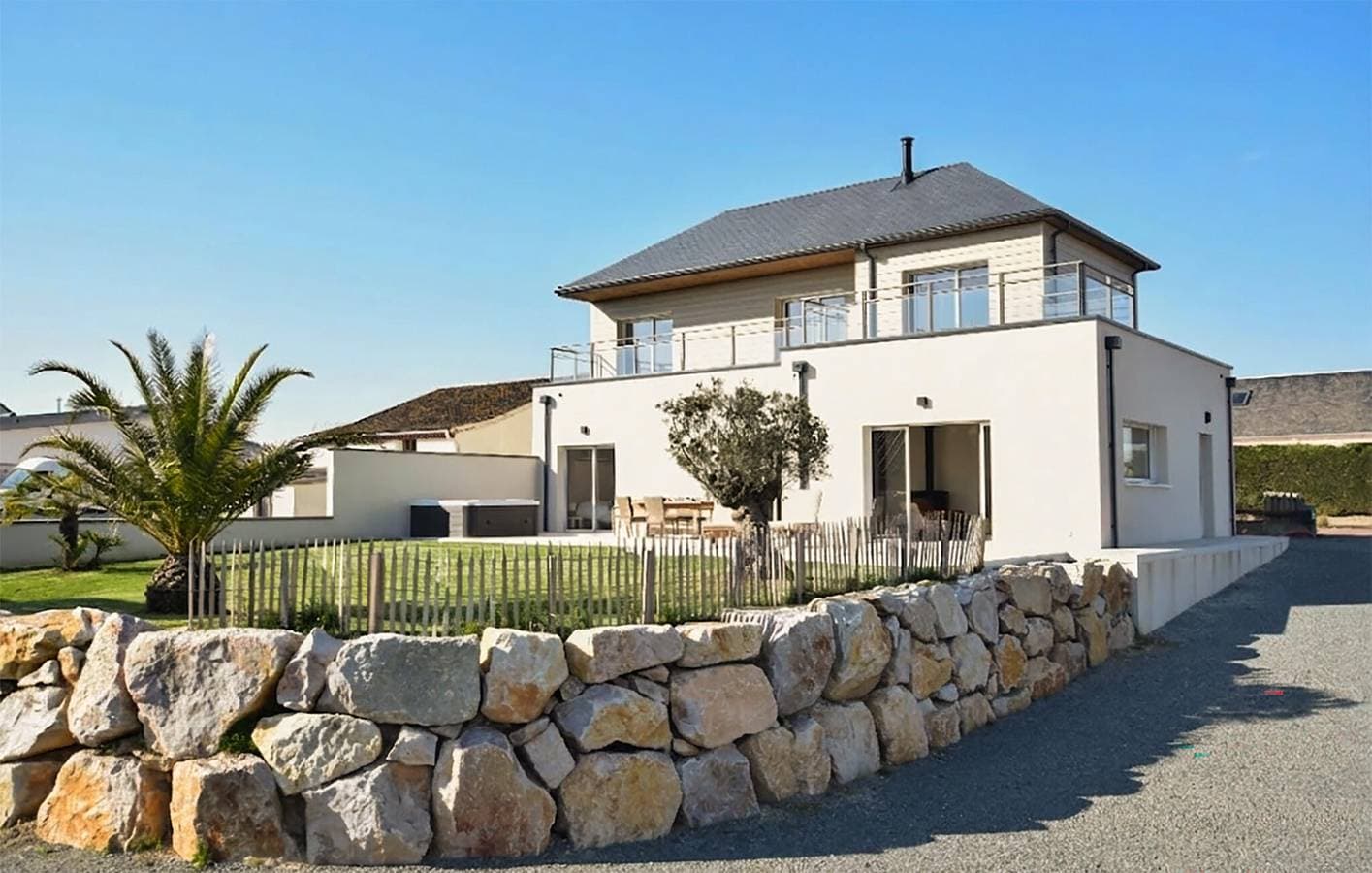 Foto 3 von 46: Gemütlich, 2 km vom Strand entfernt: 180 m² große Wohnung mit Garten, Whirlpool und WLAN