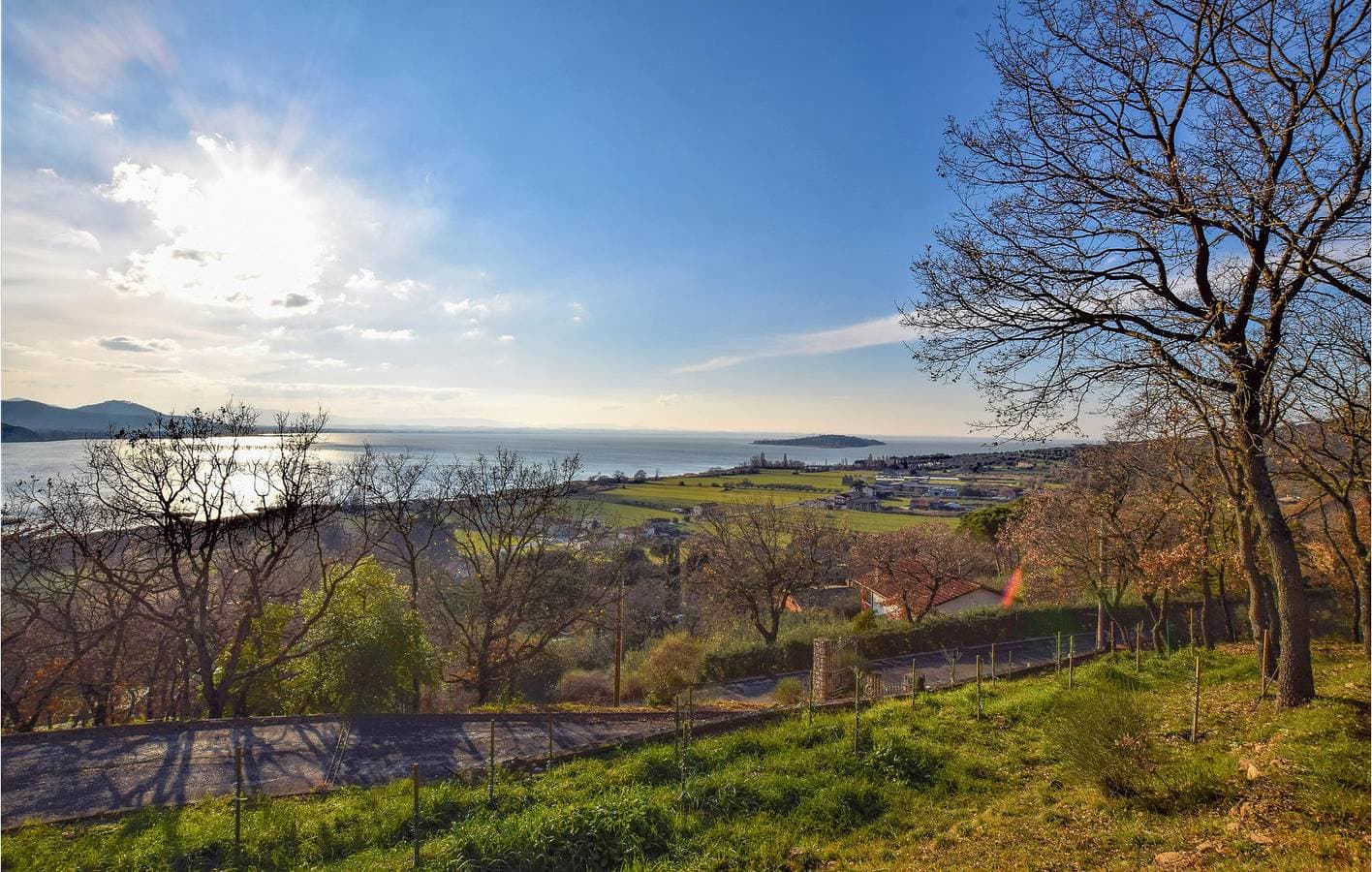 Foto 5 von 28: Rückzugsort mit Seeblick, Parkplatz und Feuerstelle