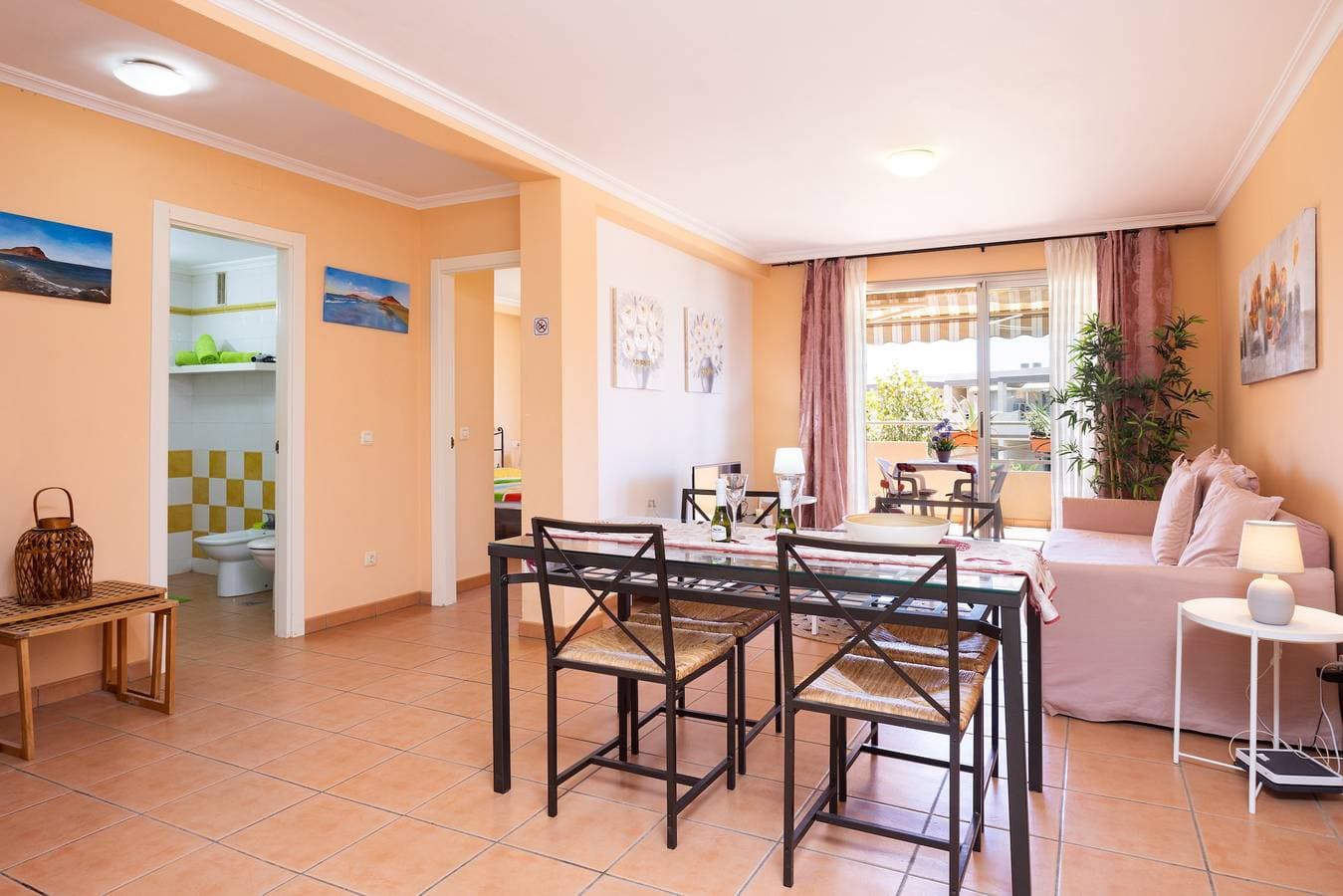 Foto 8 von 45: Ferienwohnung 'junto al mar isabel' mit Terrasse, Gemeinschaftspool und WLAN