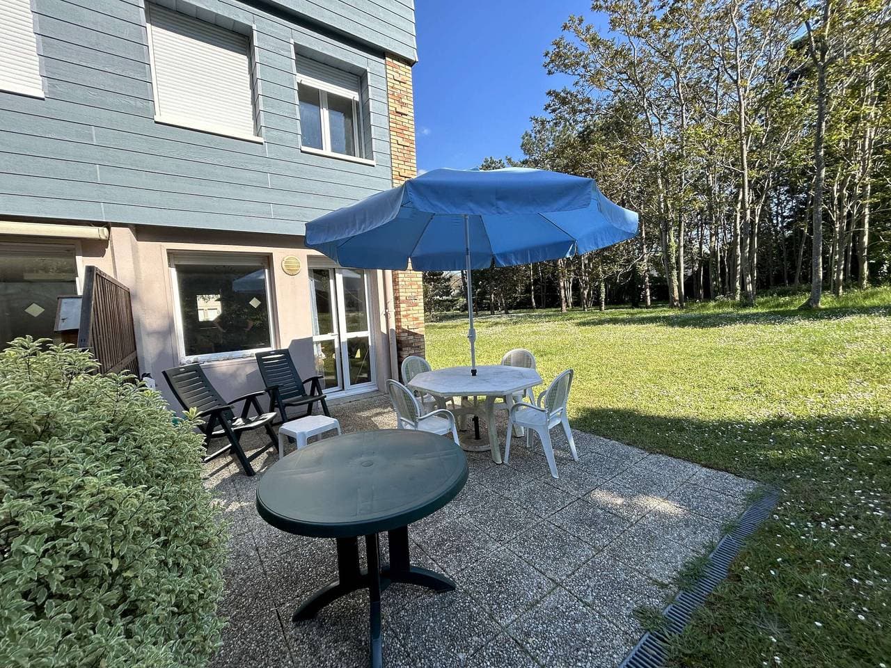 Geräumiges Duplex mit Terrasse in Strandnähe, ruhig und grün 1