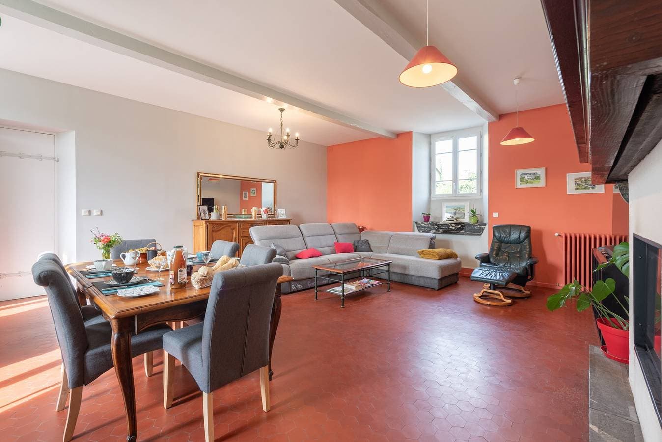 Foto 9 von 26: Gästezimmer 'Chambre Marie-Jo' mit Bergblick, gemeinsamer Terrasse und WLAN