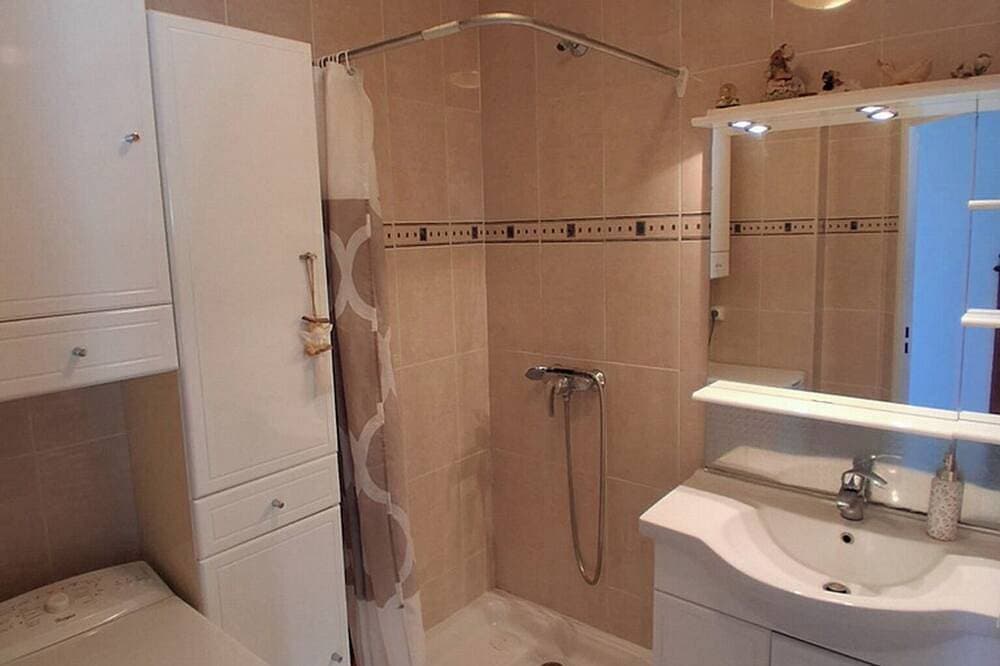 Foto 3 von 26: Air-conditioned 2-room apartment with a terrace, a 3-minute walk from the beach and restaurants