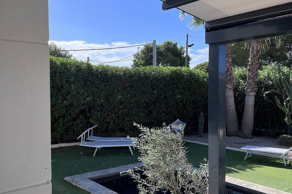 Foto 10 von 30: Moderner Bungalow mit beheiztem Pool, 50m vom Meer - Whirlpool -