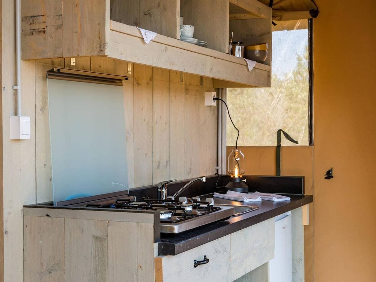Foto 11 von 27: Insel-Glamping für 4 Personen mit Whirlpool