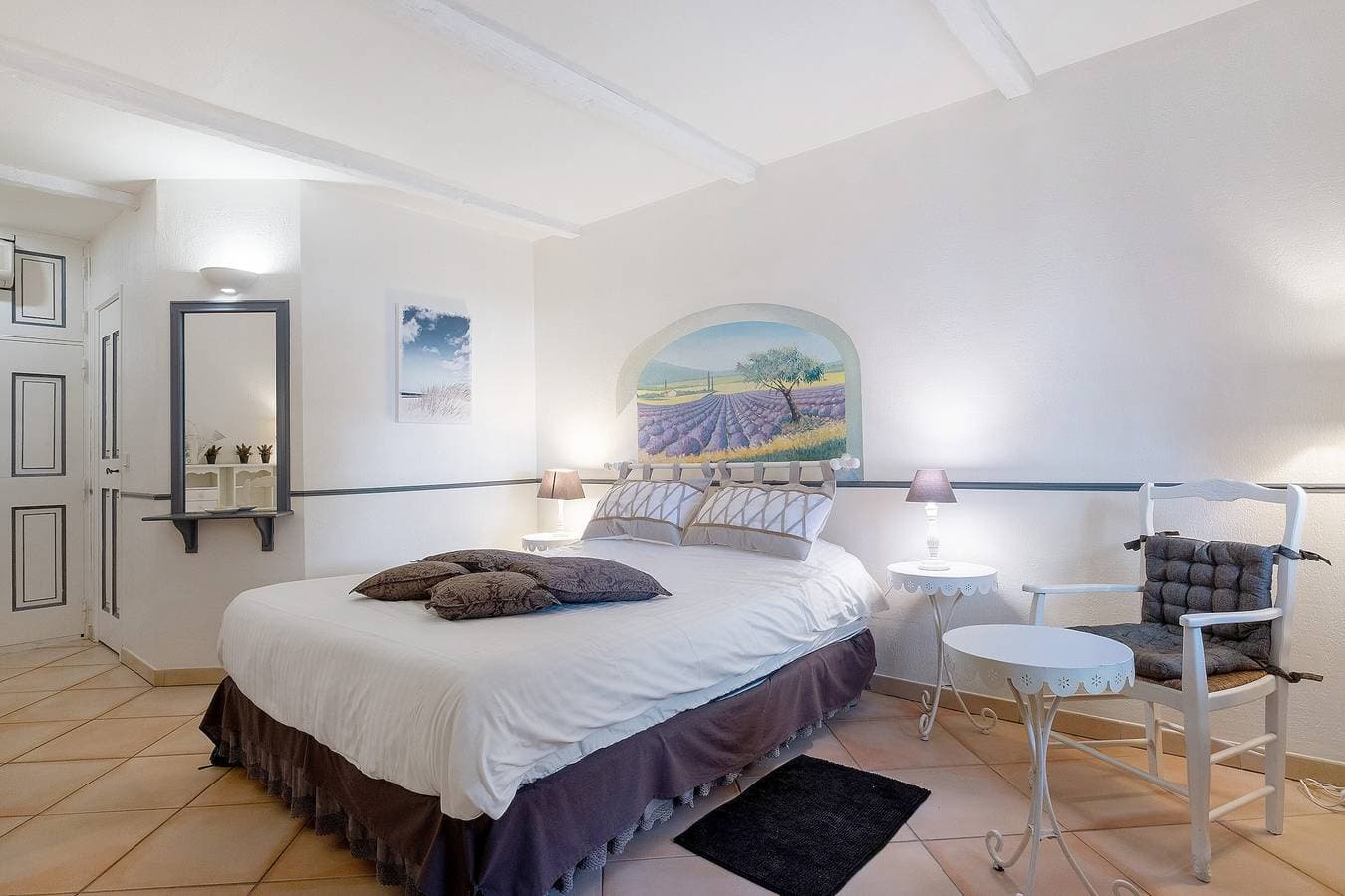 Foto 4 von 28: Gästezimmer „Lavande“ mit Meerblick, WLAN und Klimaanlage