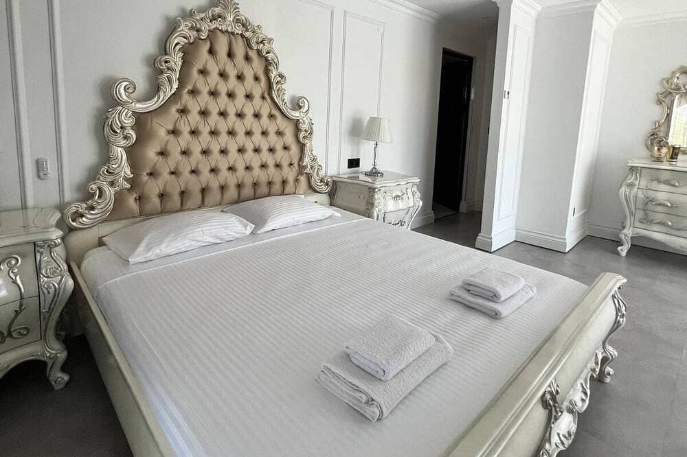 Foto 3 von 30: Cloud Nine by Alara | Luxury Private Pool & Garden Villa