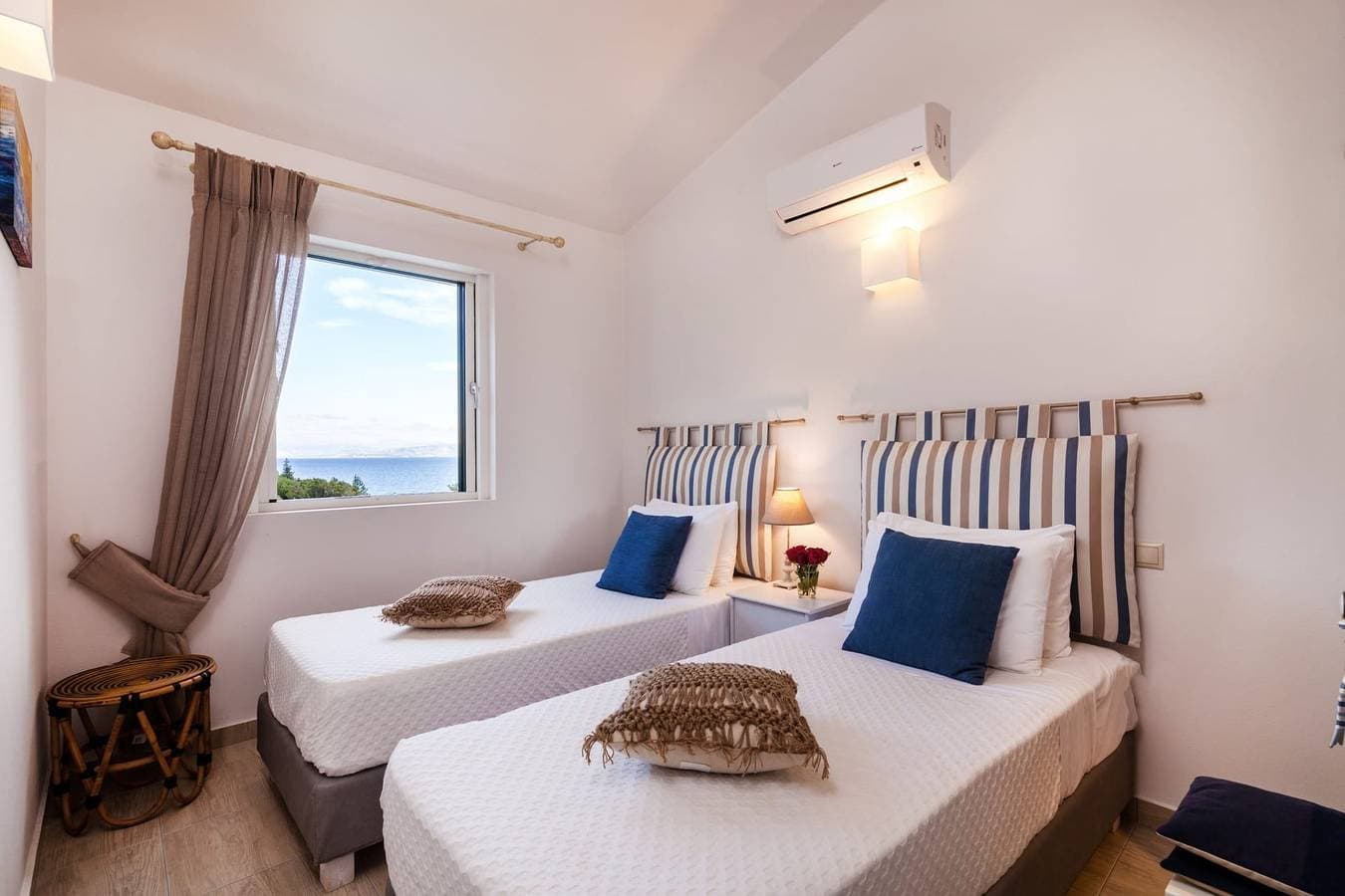 Foto 10 von 33: Exquisite Paxos Villa | Villa Nereus | 2 Bedrooms | Breathtaking Sea Views