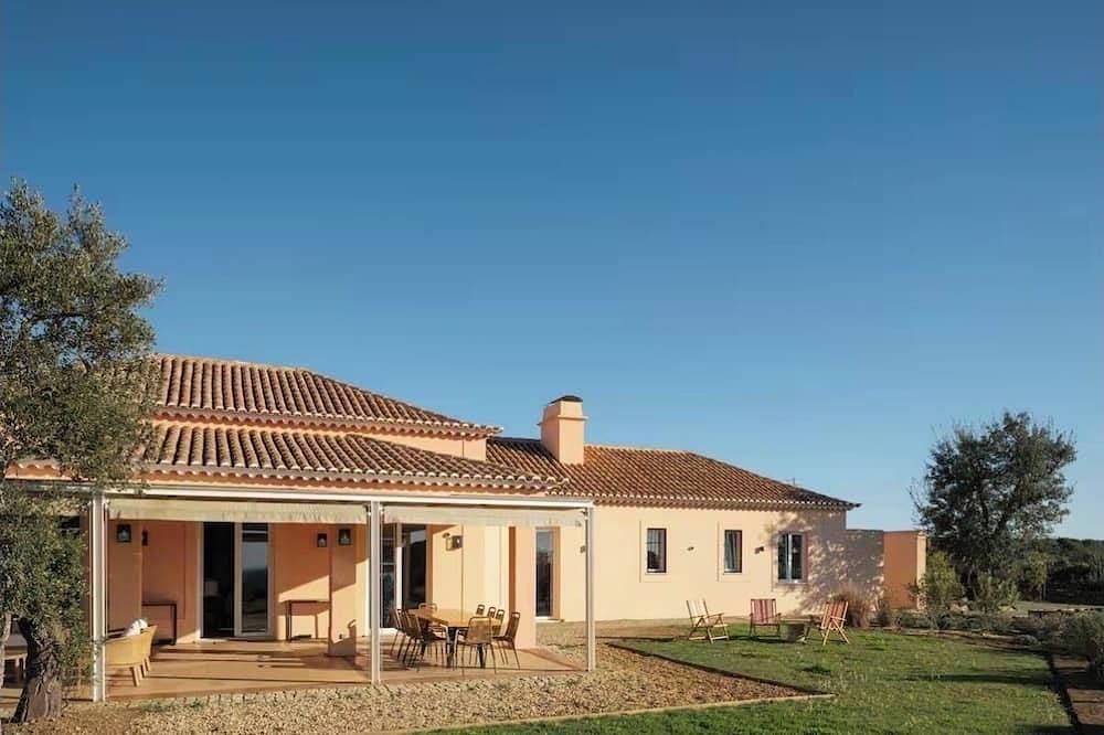 Foto 11 von 30: Elegant Mediterranean Villa - 6 Ensuite Bedrooms with AC - Pool - Sunsets