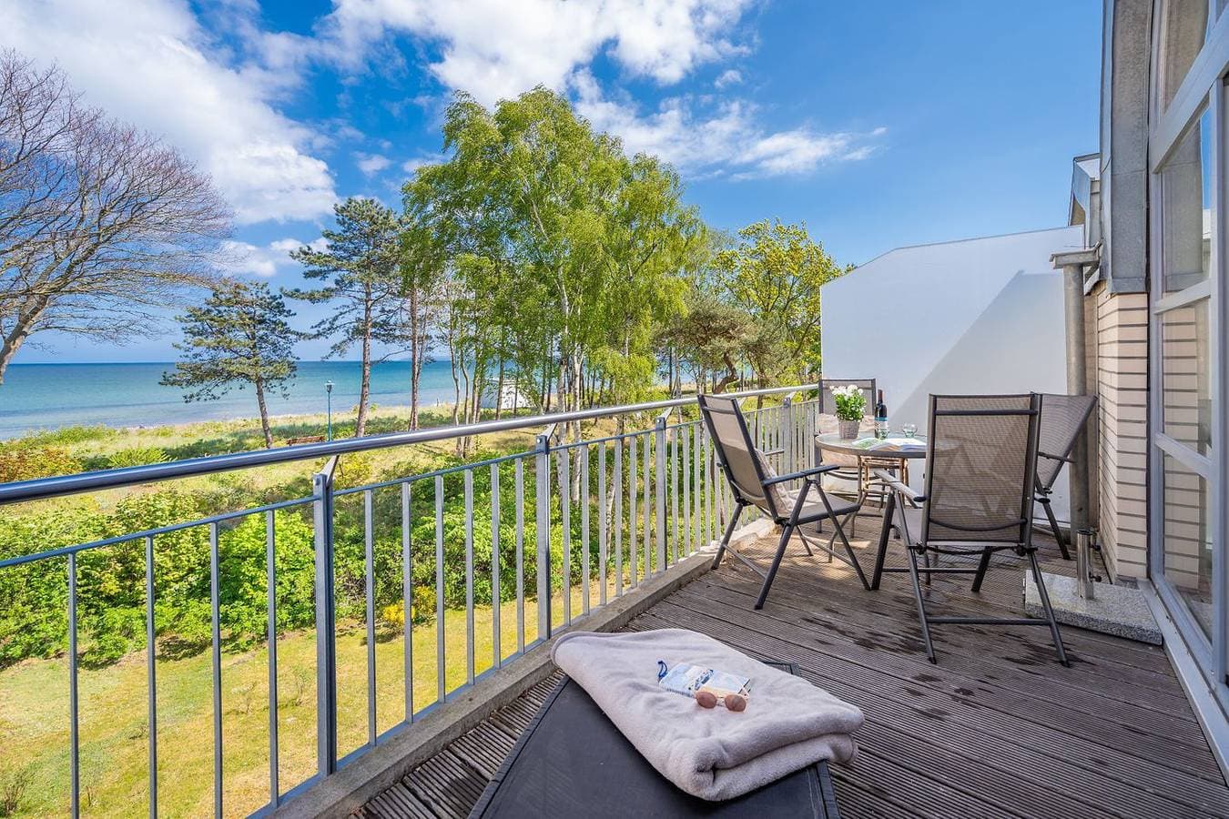 Foto 2 von 12: Elegante Ferienwohnung mit Meerblick und Galerie, direkte Strandlage