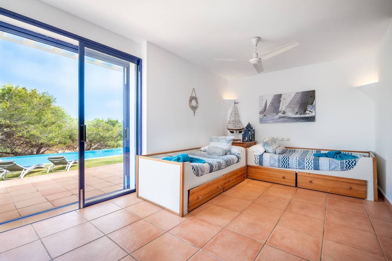 Foto 13 von 26: Moderne Villa in erster Reihe "Sa Caleta" mit Zugang zum Strand