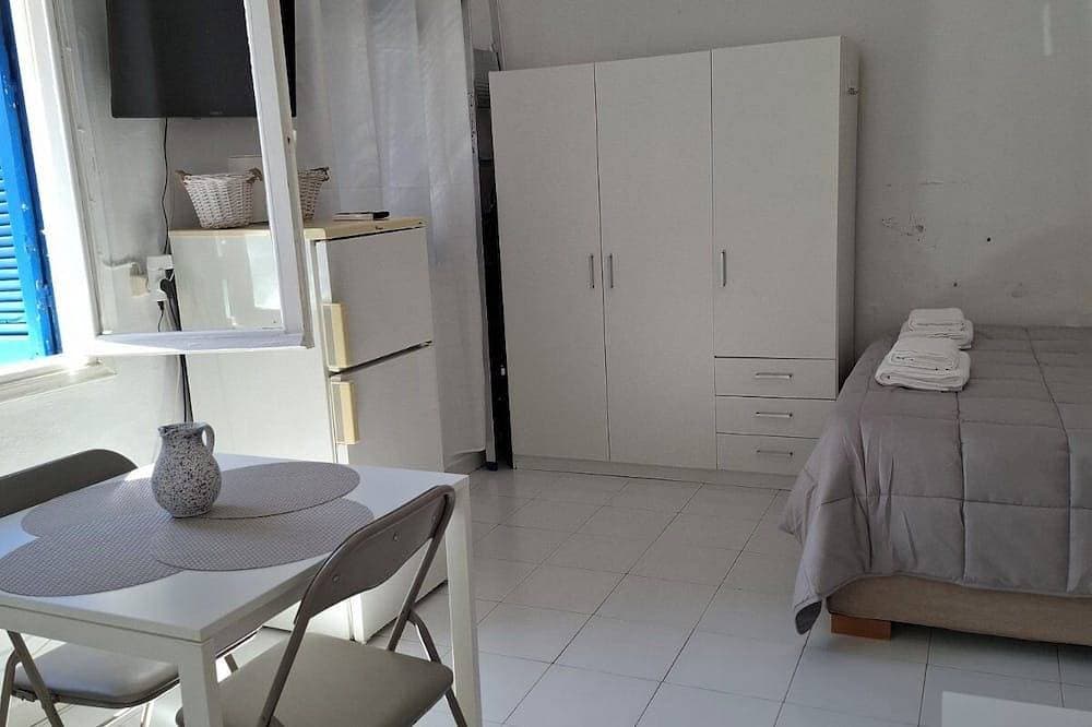 Foto 2 von 14: Bright Authentic Cycladic Home, Walk to Ermoupoli Center