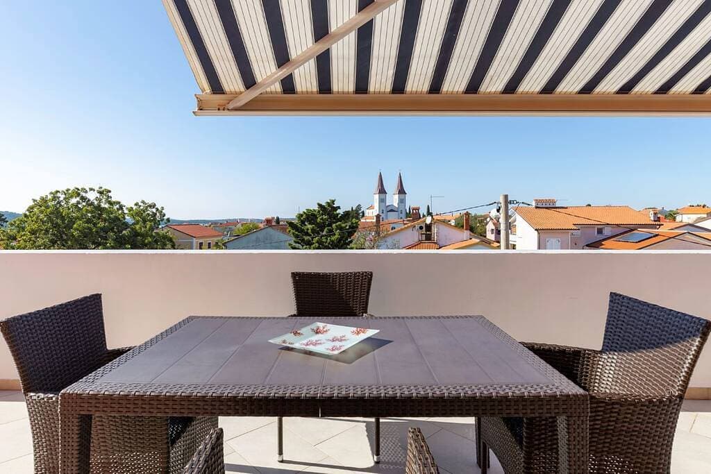 Foto 12 von 23: Ferienwohnung für 4 Personen mit Pool