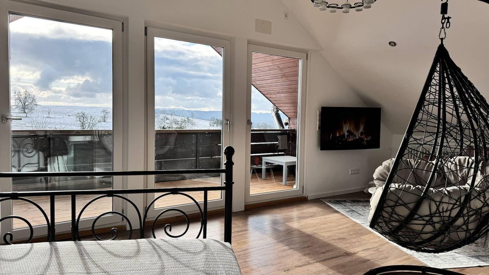 Foto 8 von 31: Einzimmerapartment 'Dinkelberg' mit Bergblick, Balkon und Wi-Fi