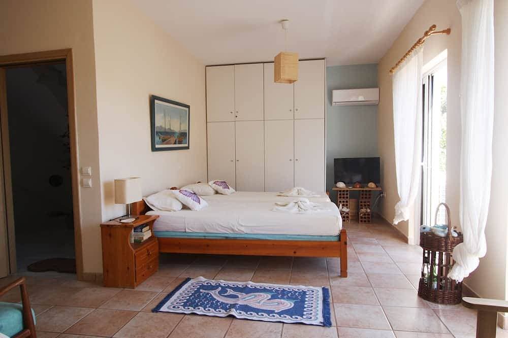Foto 3 von 30: Mandola Studios Beachside - Skala Beach (Blue Studio)