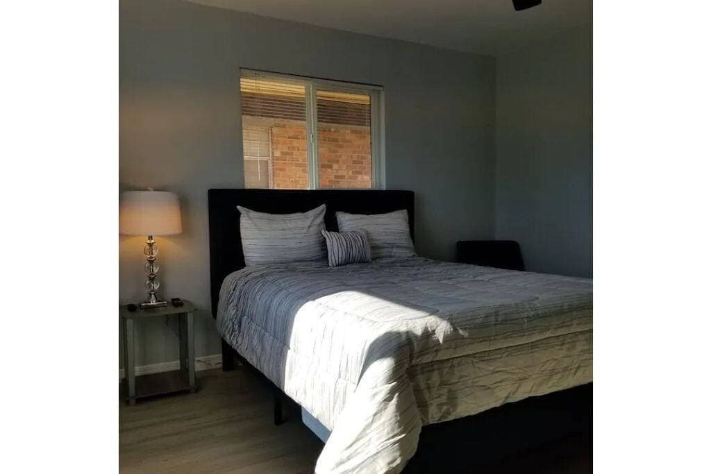 Foto 4 von 24: Eastside Gem! Welcome Home 65\" TV fully remodeled