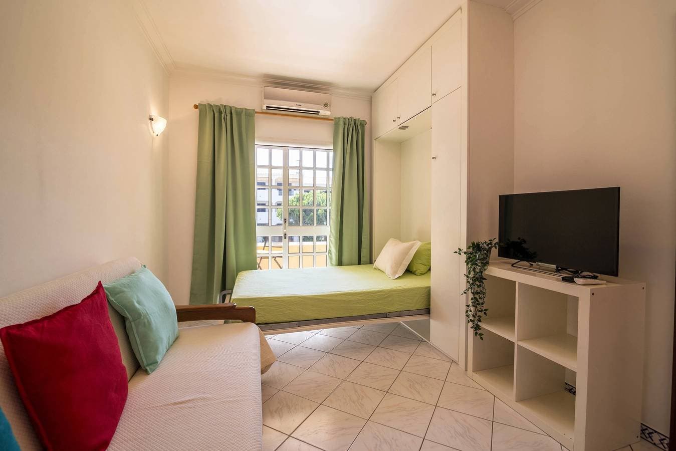 Foto 12 von 20: Schöne Ferienwohnung Marjoh Al mit Pool, Balkon, Klimaanlage und WLAN