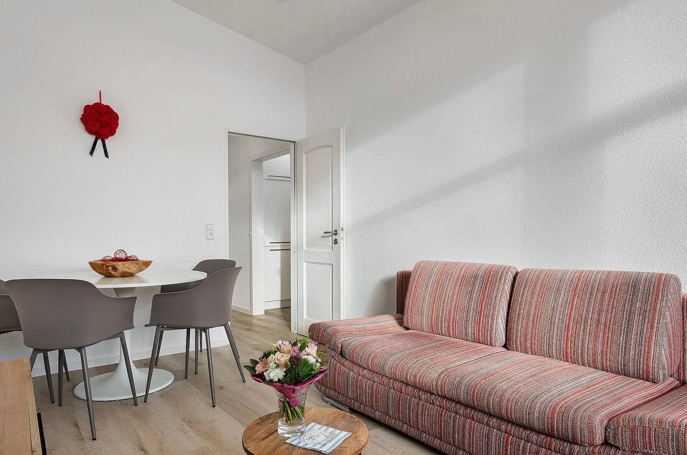 Foto 8 von 34: Ferienwohnung 'Lieblingsplatz Mit Innenpool' mit gemeinsamer Terrasse, gemeinsamem Garten und Wi-Fi