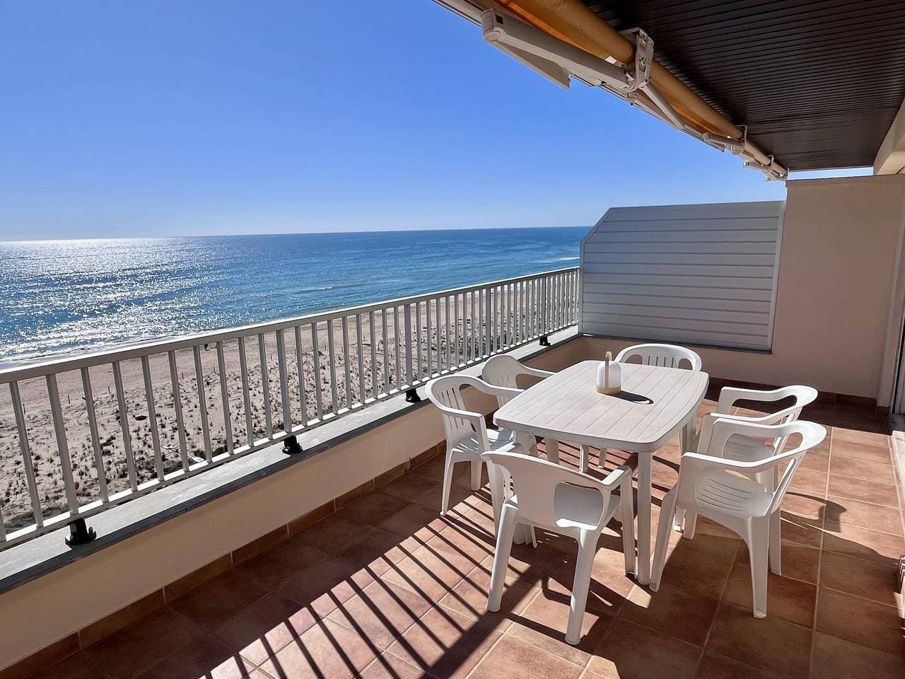Großzügige Ferienwohnung direkt am Meer mit traumhaftem Ausblick 1