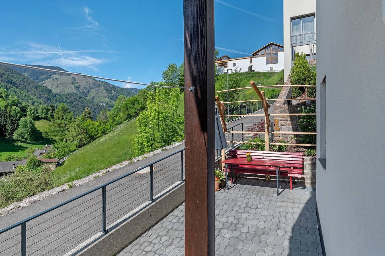 Foto 10 von 34: Ferienwohnung 'Villa Anna Apartment Raschötz' mit Bergblick, Gemeinschaftsgarten und WLAN