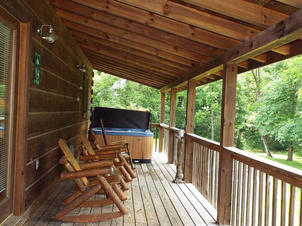 Foto 2 von 33: \"Sweet Life\" * Log Cabin auf Cosby Creek mit Wifi-