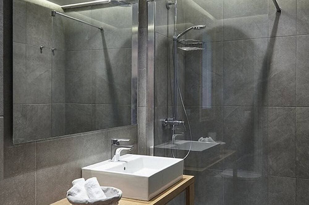 Foto 10 von 24: Geräumige Villa, Meerblick, Infinity-Pool, Whirlpool, Fitnessraum, Dampfbad 10 Minuten zu Fuß zum Kommeno Beach!