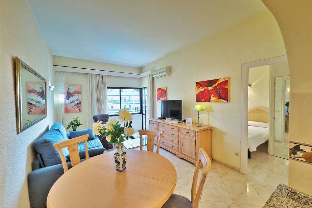 Foto 10 von 30: Skol 526 - Beachfront 1-Bedroom Apartment With Sea Views
