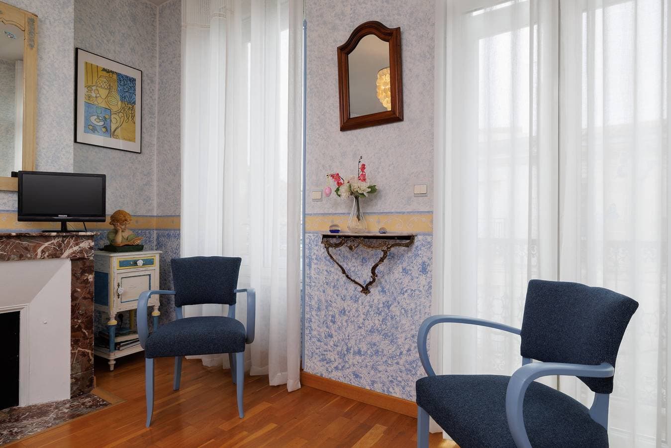 Foto 10 von 20: Gästezimmer „La Petite Pause - Bordeaux“ mit Balkon, WLAN und Klimaanlage