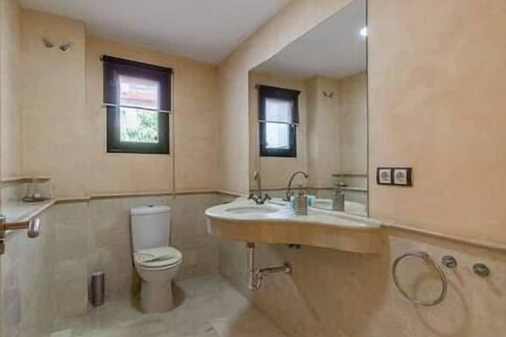 Foto 10 von 30: Tranquil 3 bed villa with private pool + sea view!