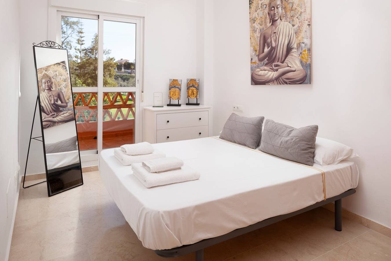 Foto 10 von 30: Ferienwohnung 'Apartamento Baviera Golf 002' mit Meerblick, Pool und privater Terrasse