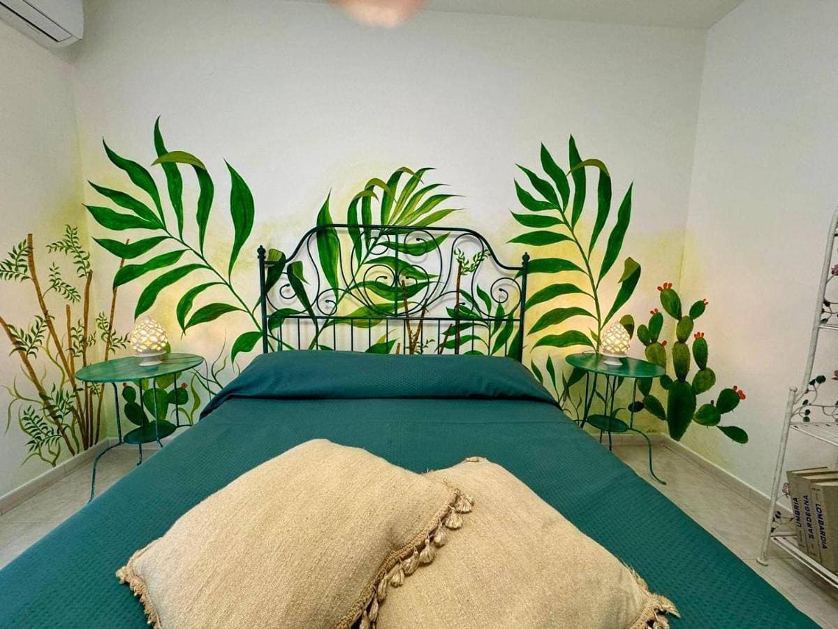 Jungle Rooms 1