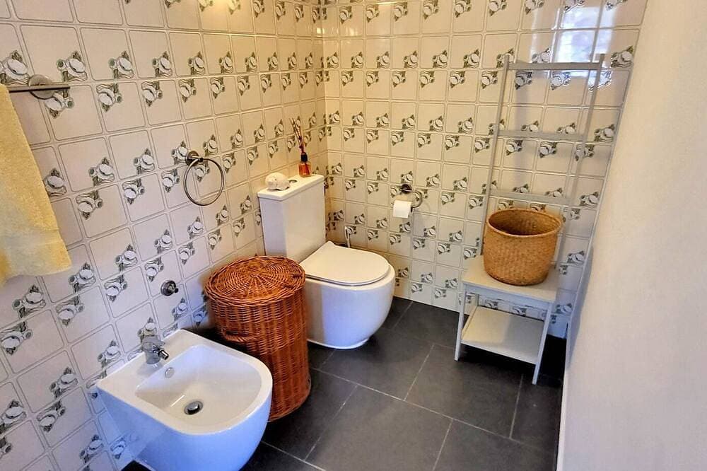 Foto 12 von 30: Traumhaftes Haus in ruhiger Lage mit Meerblick, Terrasse und Garten, WiFi