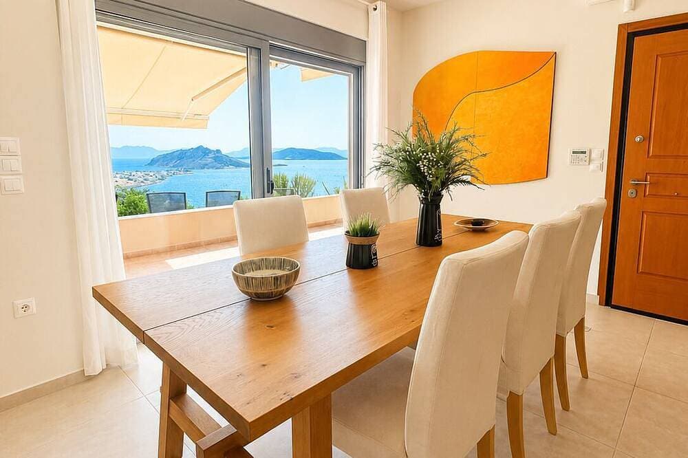 Foto 4 von 30: Minimalist, new condo with beautiful sea and mountain views
