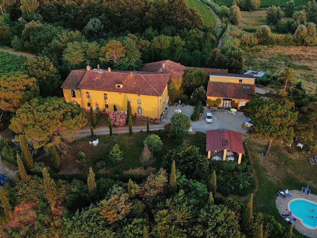 Foto 5 von 28: Bauernhaus in Vinci mit Pool & Weinbergen