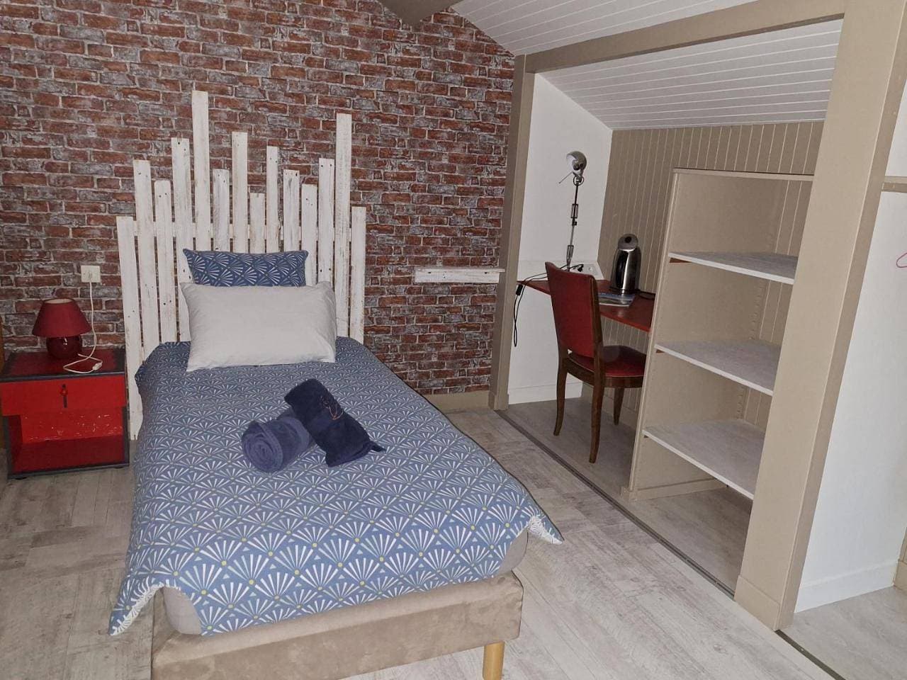 Foto 6 von 8: Standard Twin Room with Shared Bathroom