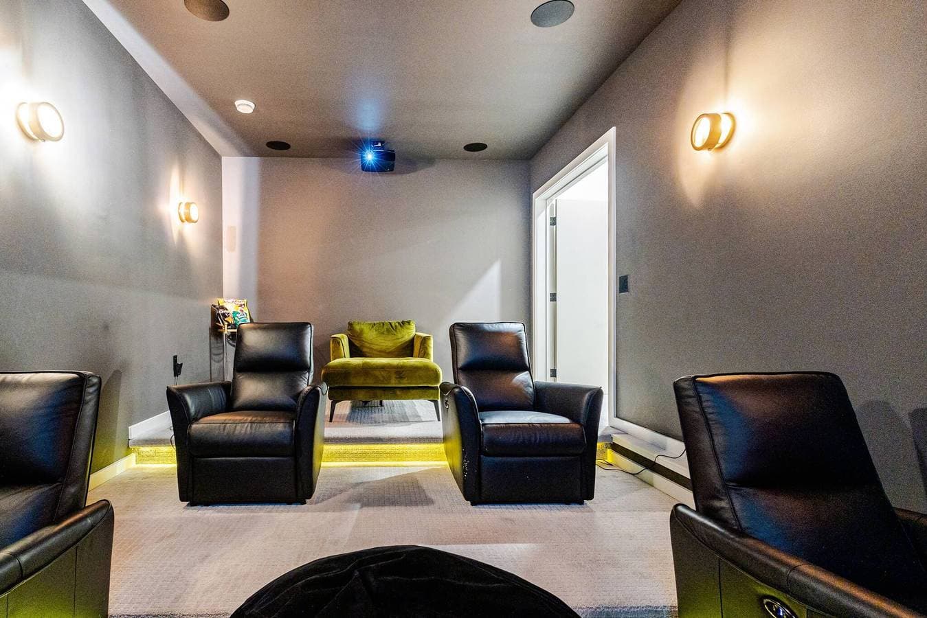 Foto 8 von 21: Gemütliche Luxussuite mit privatem Kino