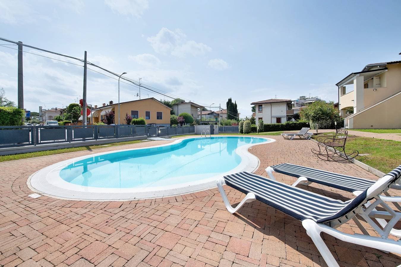 Foto 2 von 21: Ferienwohnung 'Katy Lake Salvia' mit Gemeinschaftspool, privater Terrasse und WLAN