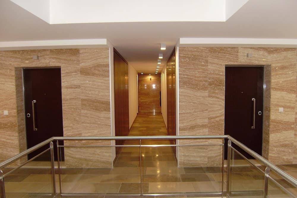 Atemberaubende High spec Wohnung mit beheiztem Pool 1
