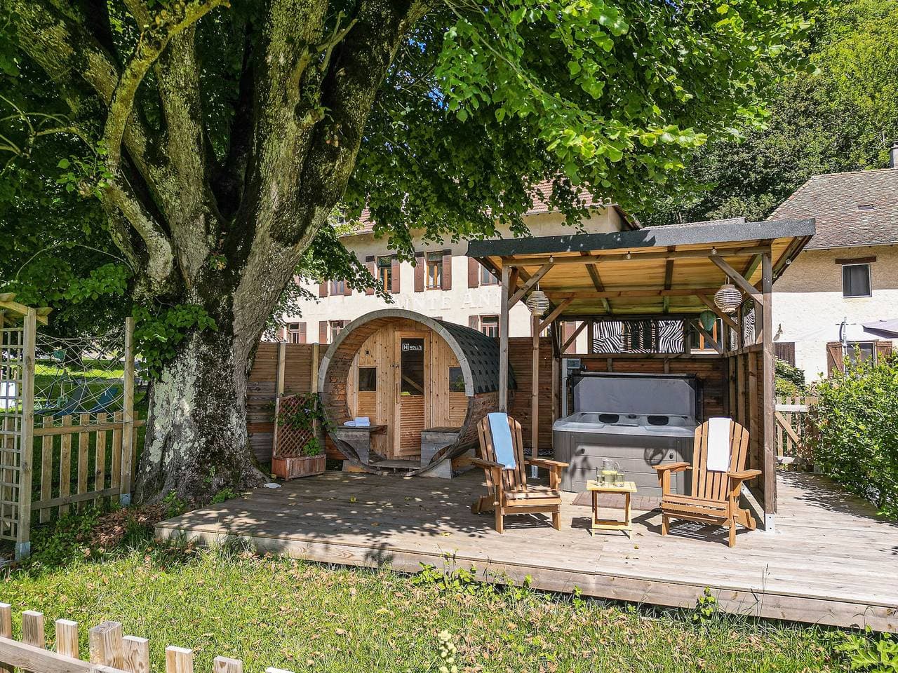 Foto 5 von 24: Gästezimmer „La Chartreuse“ mit gemeinsamem Garten und WLAN