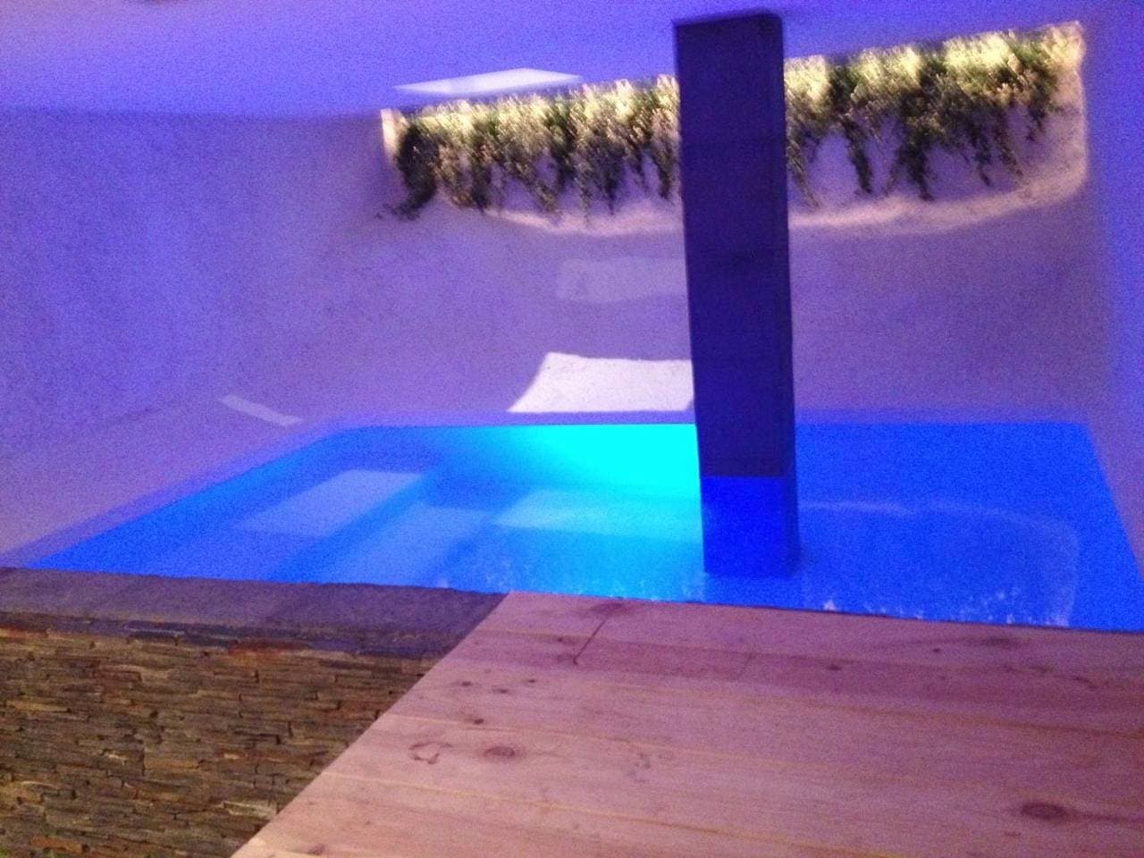 Foto 2 von 44: Duplex Loft with Private Swimming Pool (4 Adults)