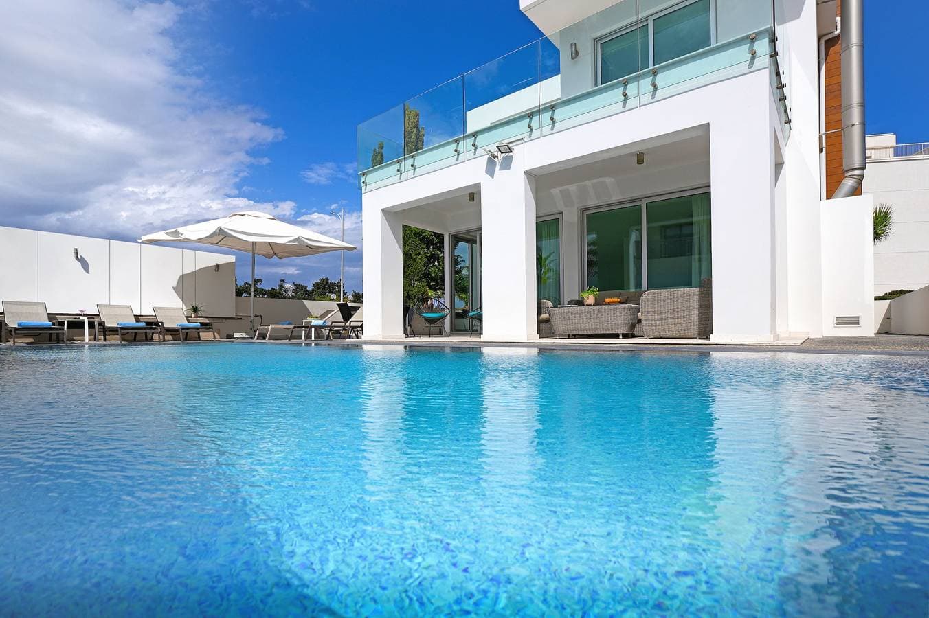 Foto 4 von 38: Villa für 5 Personen mit Balkon