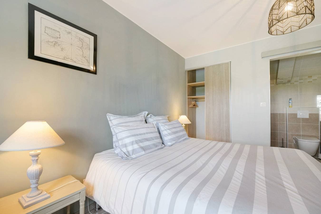 Foto 4 von 22: Bed & Breakfast 'Chambre Chausey' mit Gemeinschaftsterrasse, Garten & WLAN