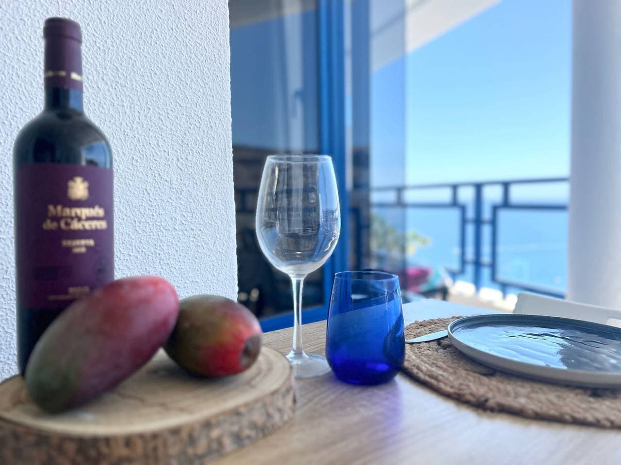 Foto 2 von 38: Ferienwohnung 'Stunning Sunset Ocean View' mit Meerblick, Gemeinschaftspool und WLAN