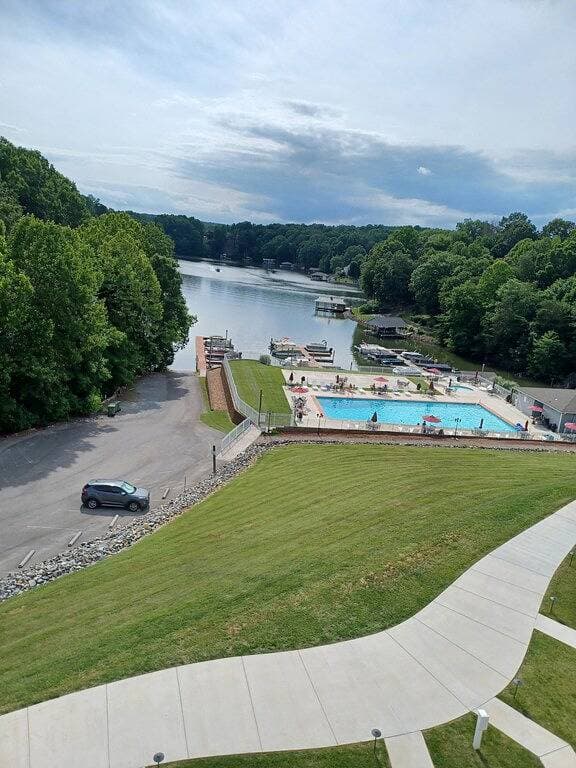 Foto 9 von 26: Waterfront Condo at Stripers Landing, Smith Mountain Lake, Virginia