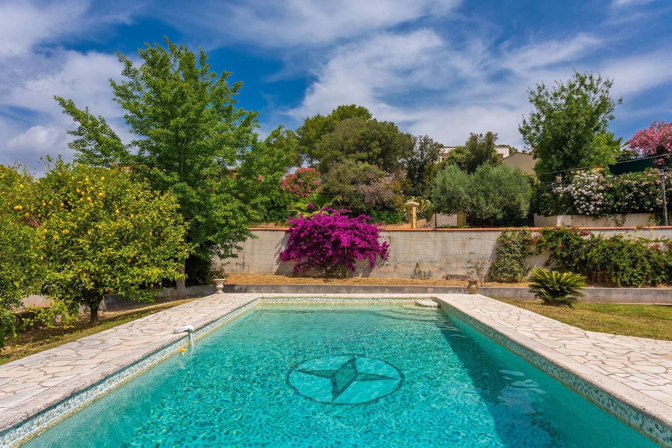 Modern Holiday Home Pool & Wifi 1